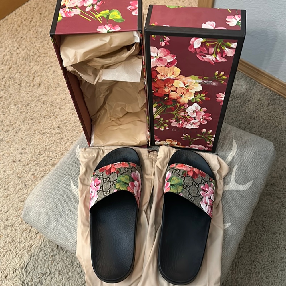 GG Blooms Supreme Slide Sandals Authentication stamped underneath slide see pic